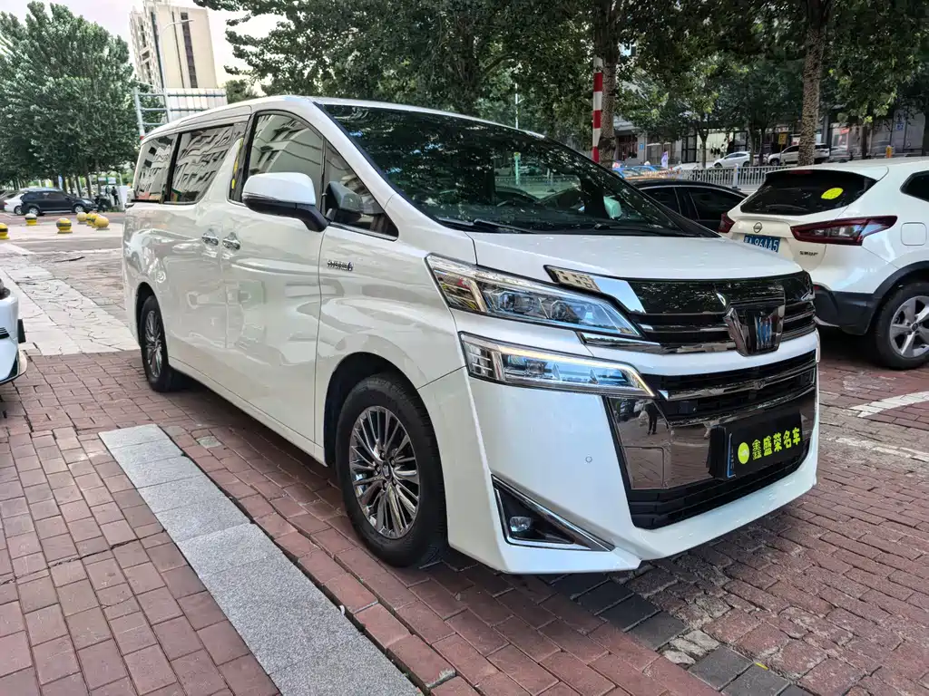 Toyota Vellfire 2022 — фото 3