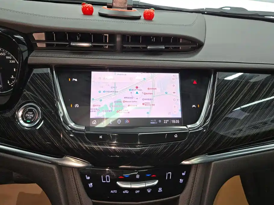 Cadillac XT6 2022 — фото 13