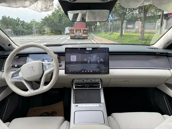 BYD Han L 2025
