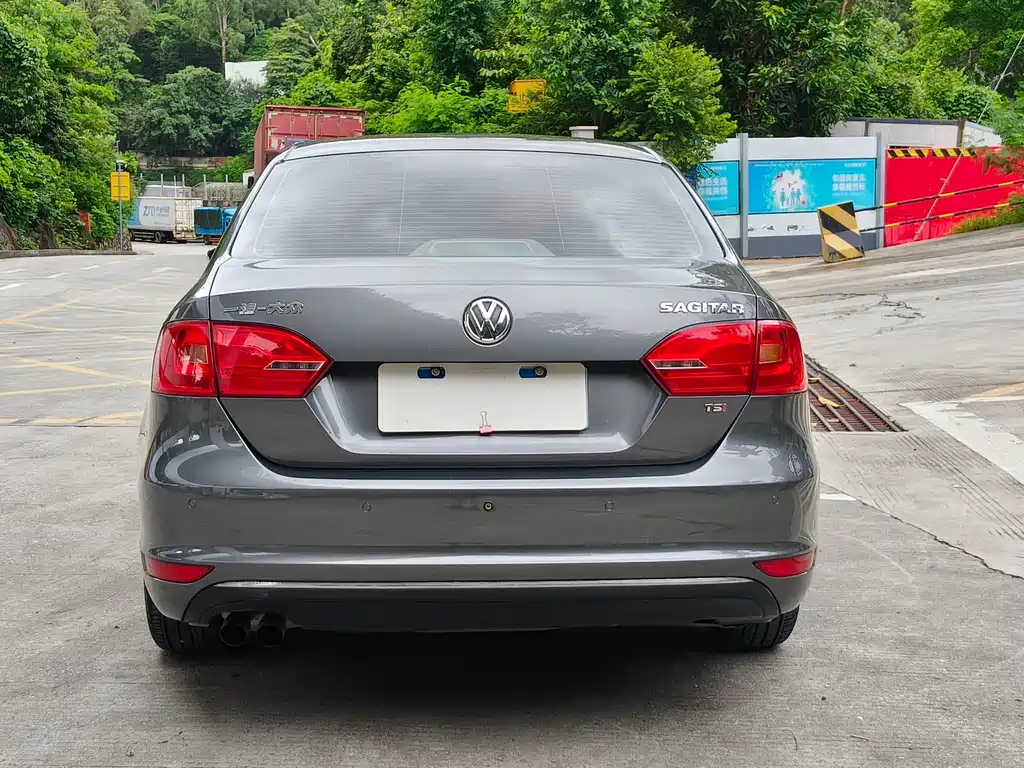 Volkswagen Sagitar 2013