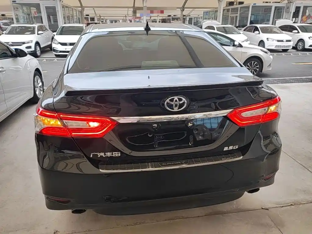 Toyota Camry 2019 — фото 6