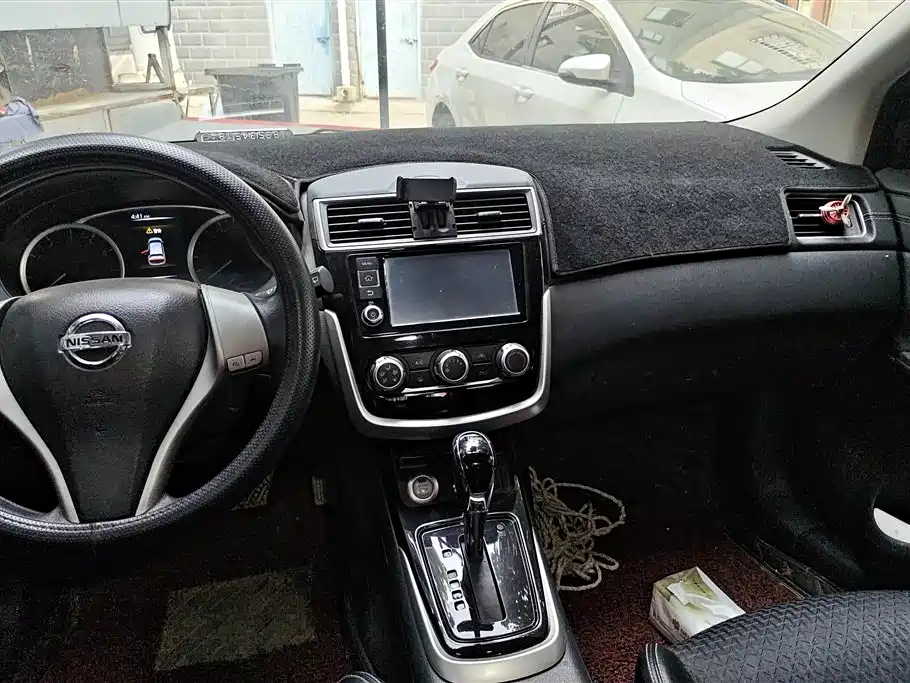 Nissan Tiida 2017 — фото 13