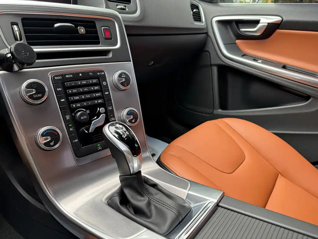 Volvo S60 2017 — фото 16