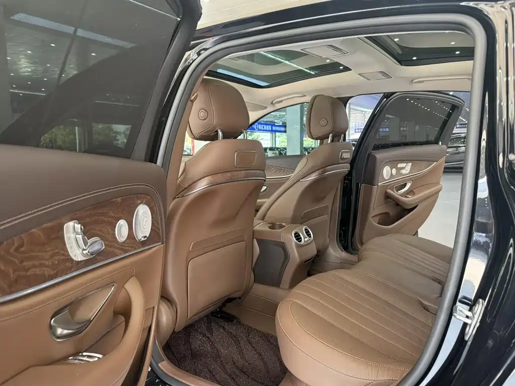 Mercedes-Benz E-Class 2020 — фото 10