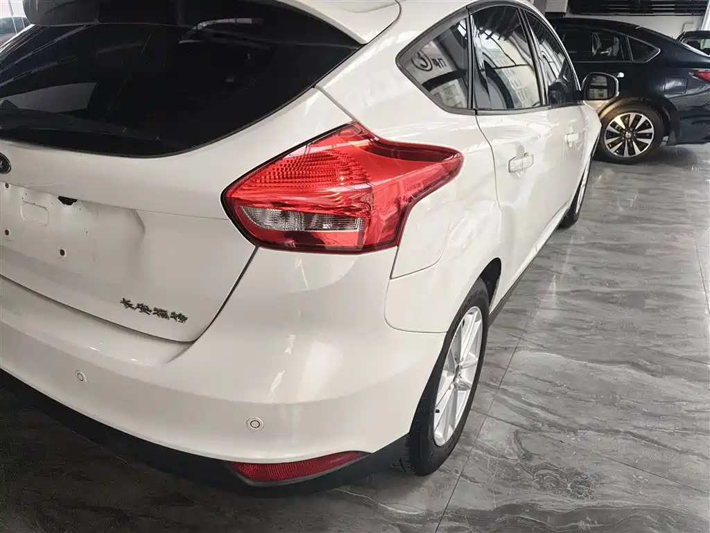 Ford Focus 2016 — фото 24
