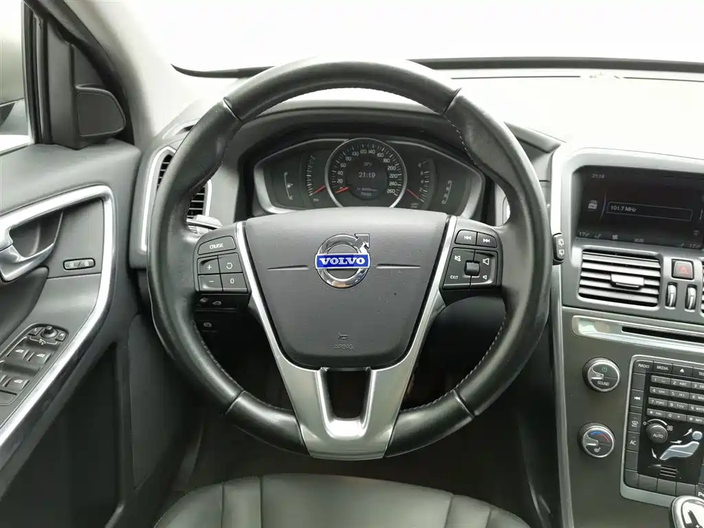 Volvo XC60 2014 — фото 11