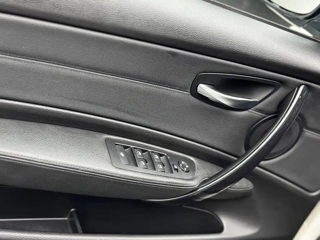 BMW 1 Series 2012 — фото 16