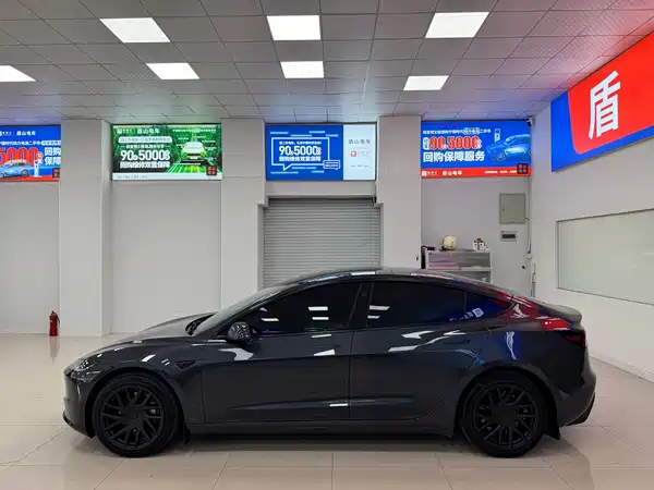 Tesla Model 3 2024