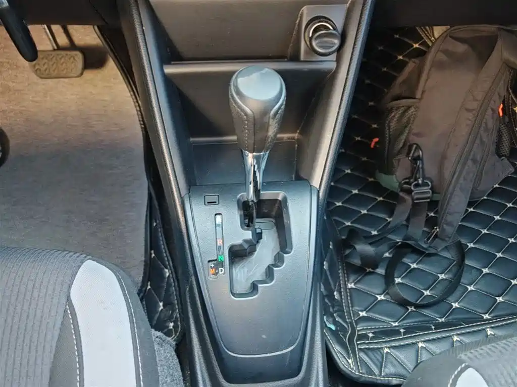 Toyota Yaris L 2020 — фото 14