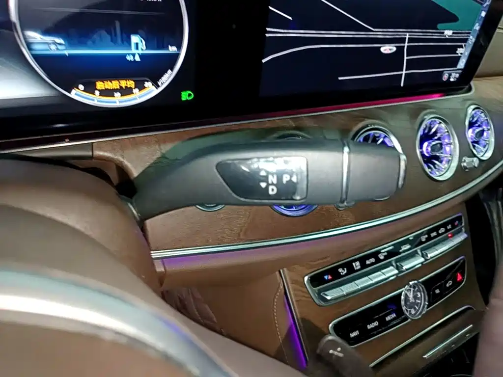 Mercedes-Benz E-Class 2020 — фото 14