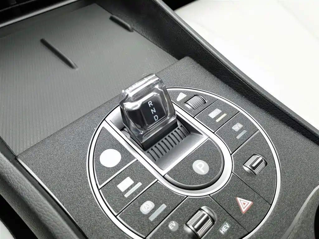 BYD Seal 05 DM-i 2025 — фото 13