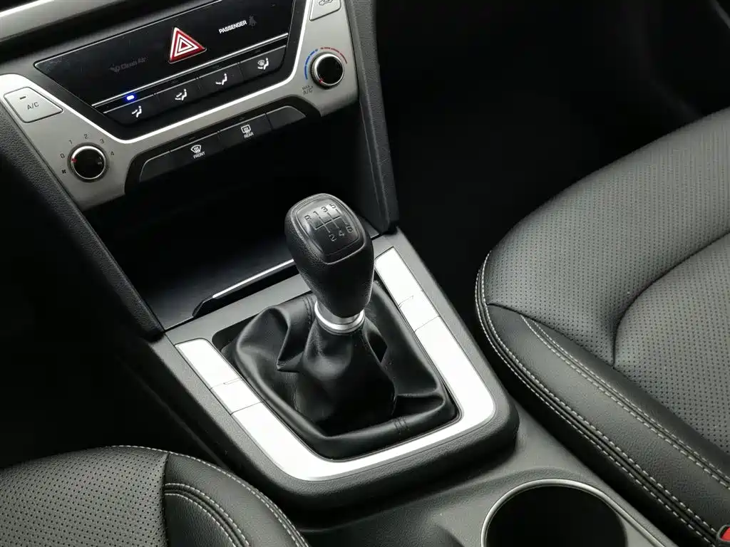 Hyundai Elantra 2019 — фото 13