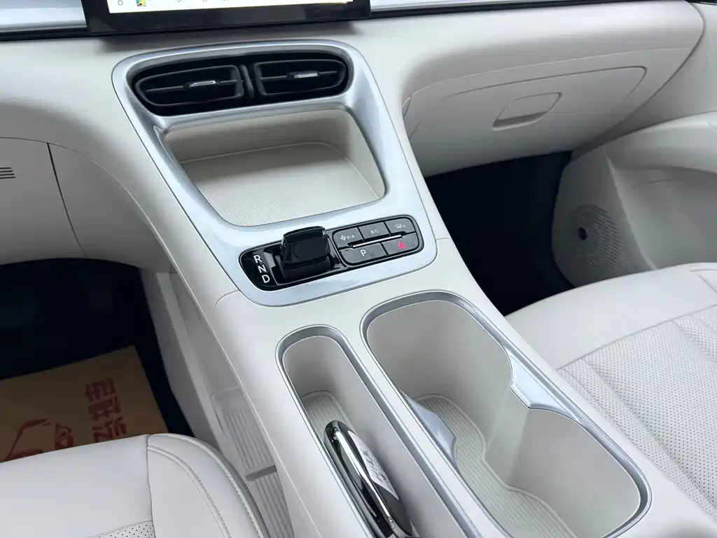 Geely Galaxy Starwish 2025 — фото 13