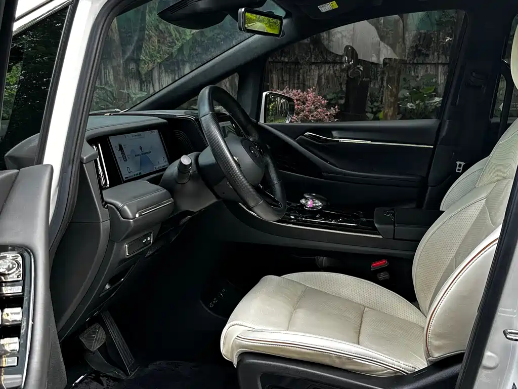 GAC Motor Trumpchi M8 2022 — фото 3