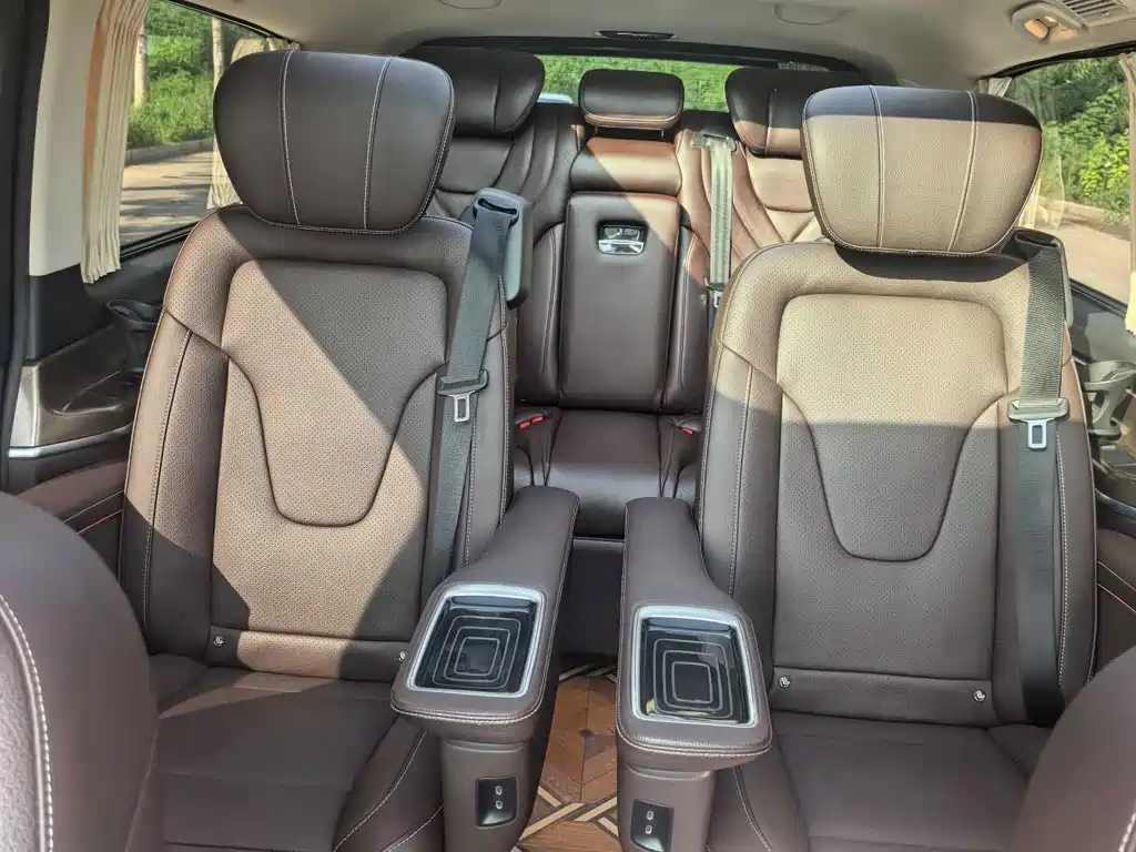 Mercedes-Benz V-Class 2023 — фото 13