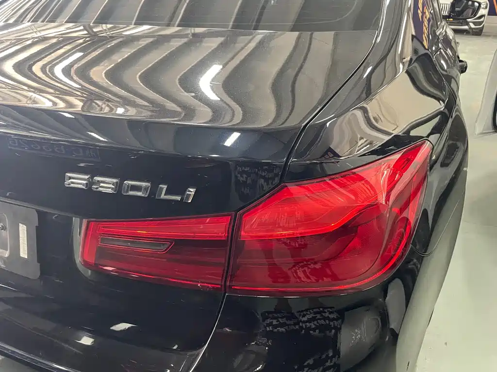 BMW 5 Series 2019 — фото 10
