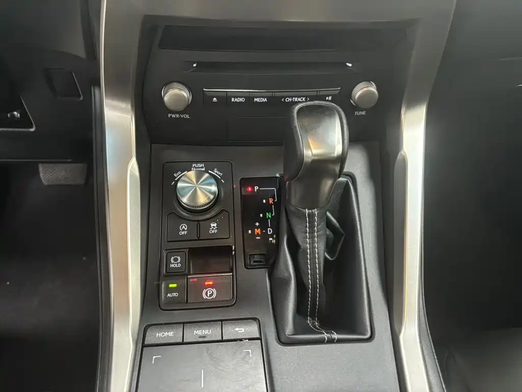 Lexus NX 2018 — фото 14