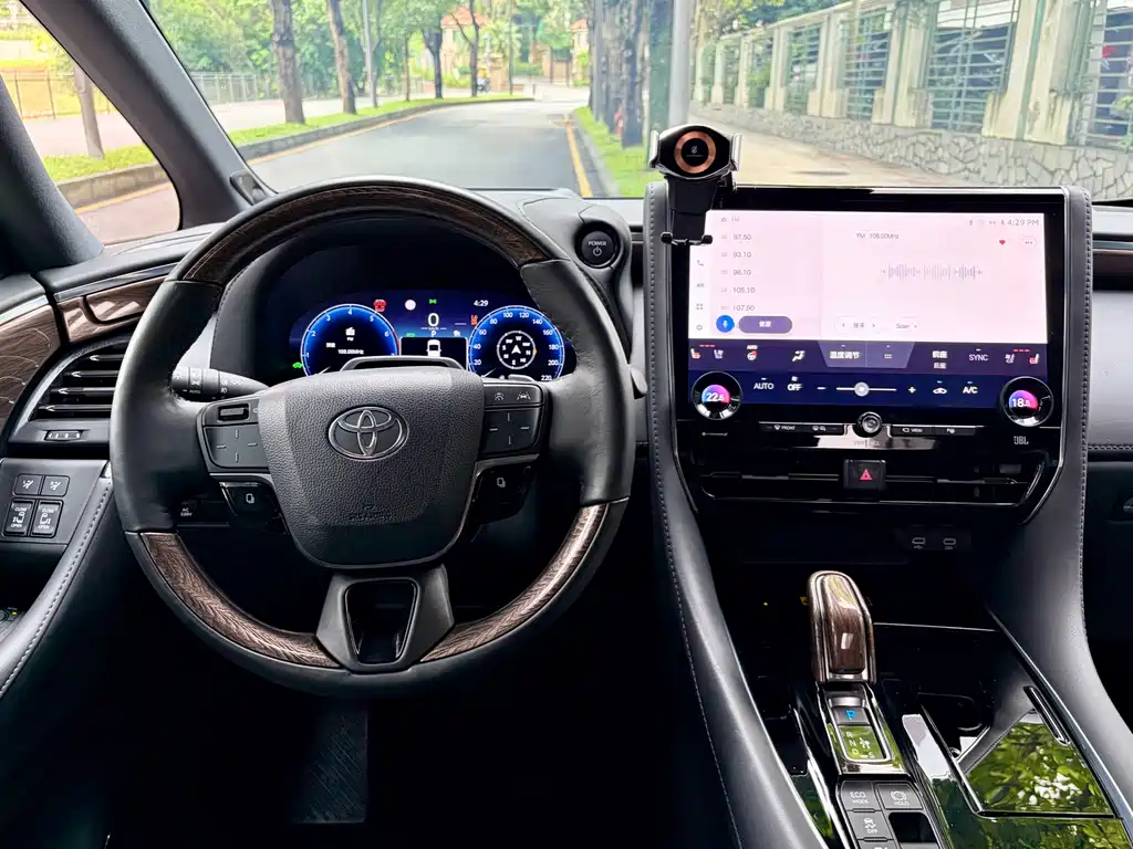 Toyota Alphard 2024 — фото 16