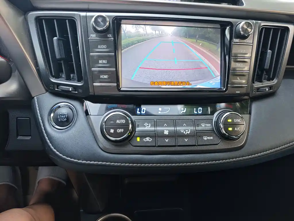 Toyota RAV4 2015 — фото 17