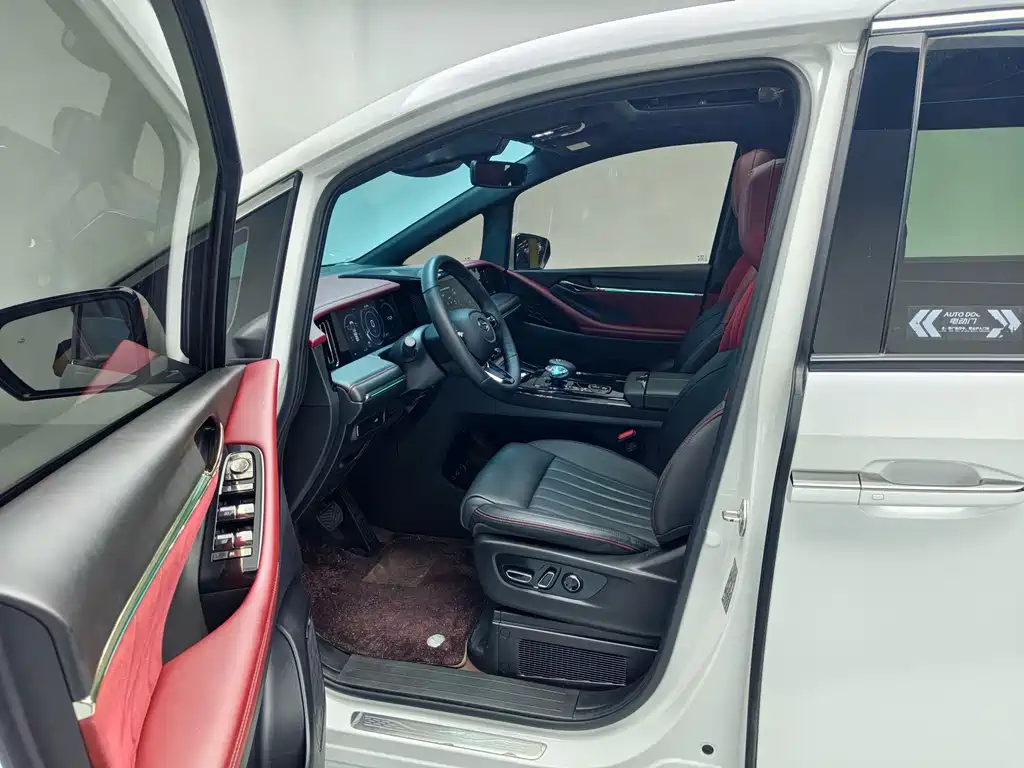 GAC Trumpchi M8 2024 — фото 17