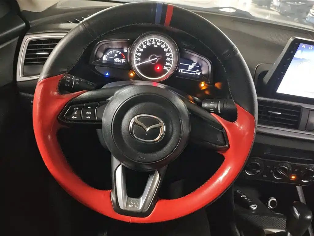 Mazda 3 Axela 2019 — фото 11