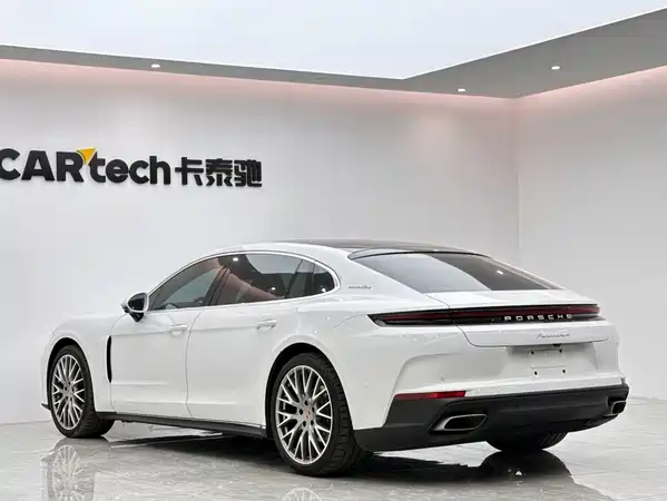 Porsche Panamera 2024