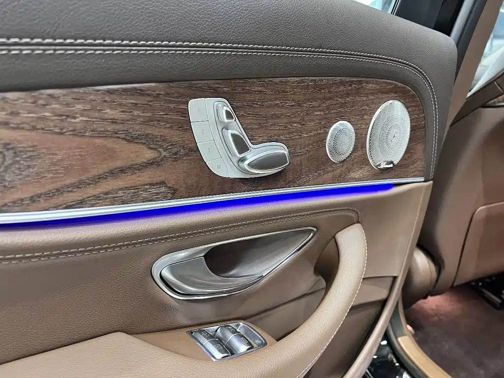 Mercedes-Benz E-Class 2023 — фото 6