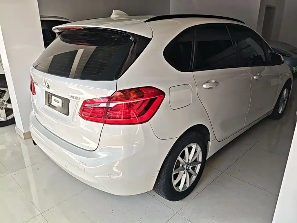 BMW 2 Series Station Wagon 2017 — фото 7