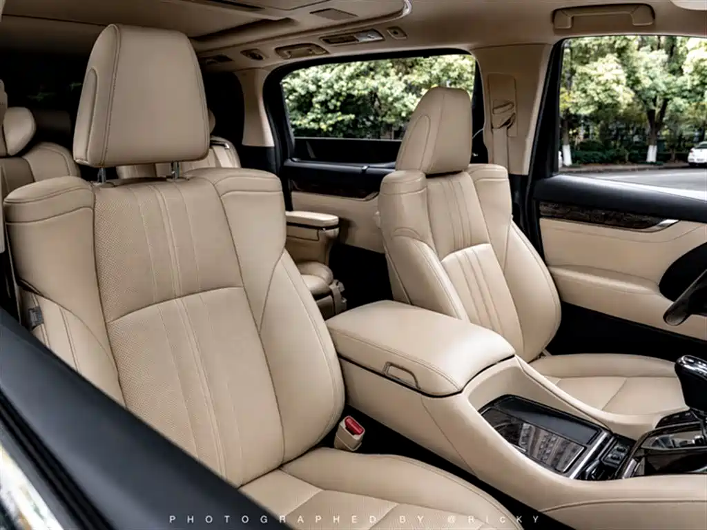 Toyota Alphard 2022 — фото 8