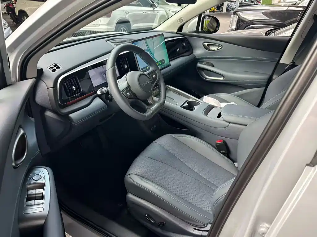 BYD Sealion 05 DM-i 2026 — фото 2