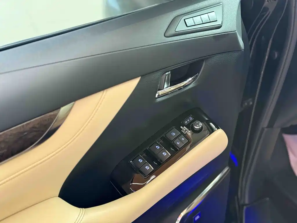 Toyota Alphard 2018 — фото 7