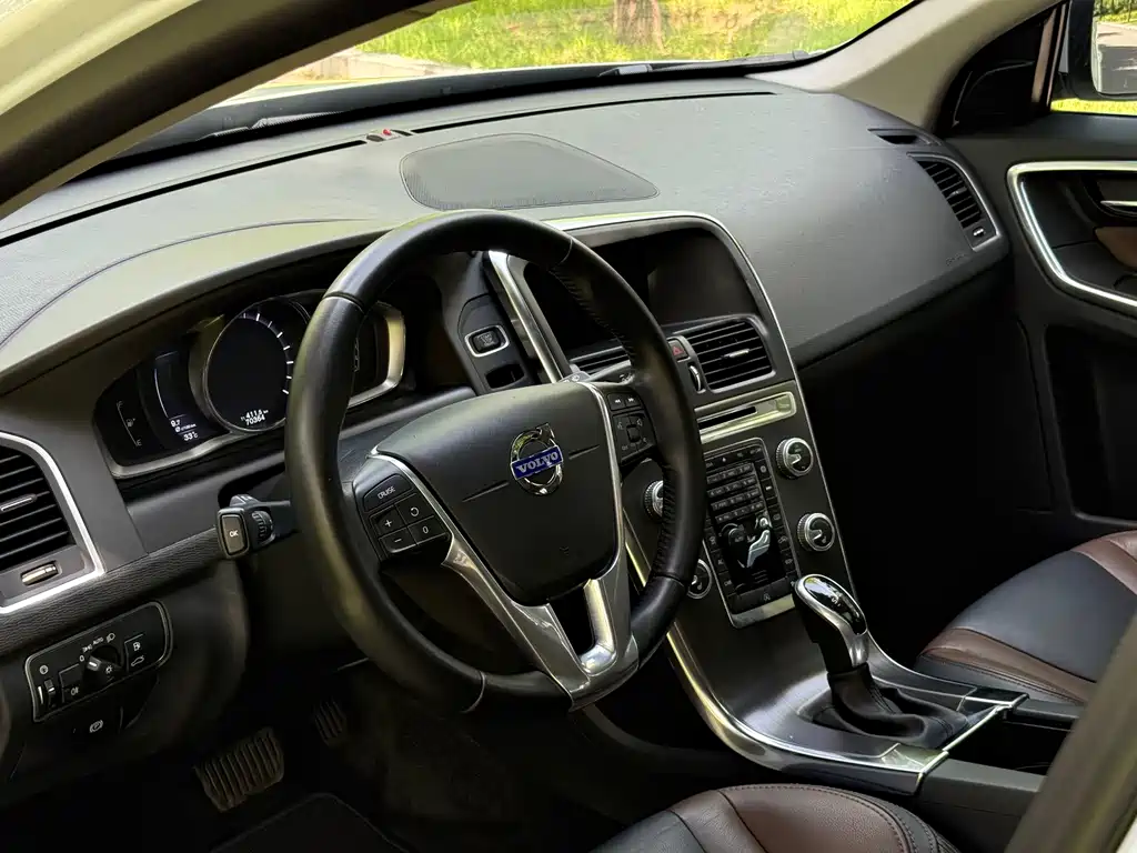Volvo XC60 2016 — фото 14