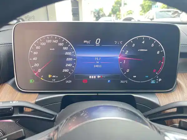 Mercedes-Benz C-Class 2025
