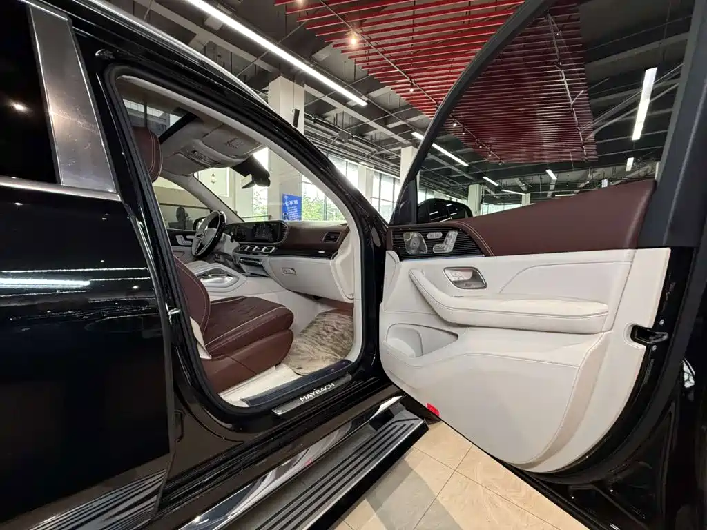 Mercedes-Benz Maybach GLS 2024 — фото 35