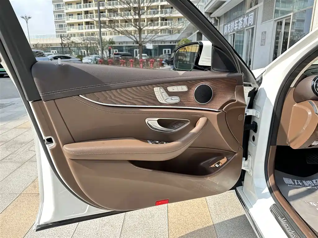 Mercedes-Benz E-Class 2023 — фото 21