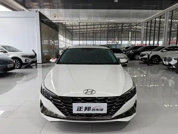 Hyundai Elantra 2022