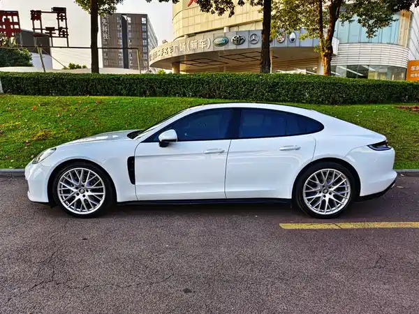 Porsche Panamera 2022