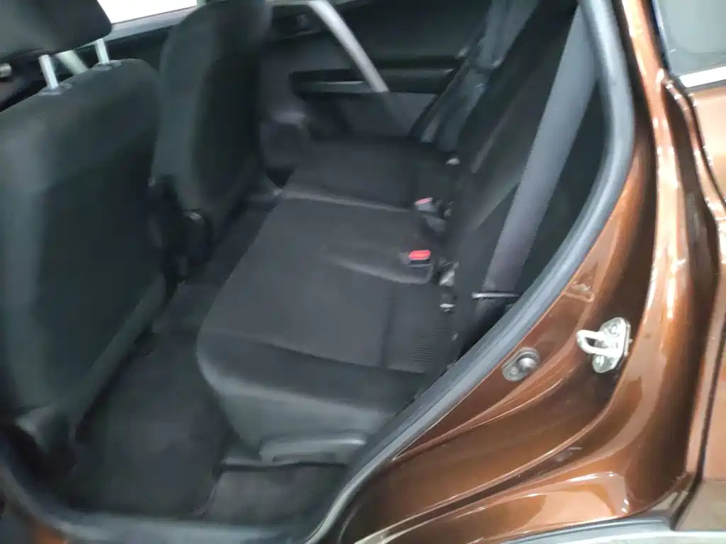 Toyota RAV4 2017 — фото 17