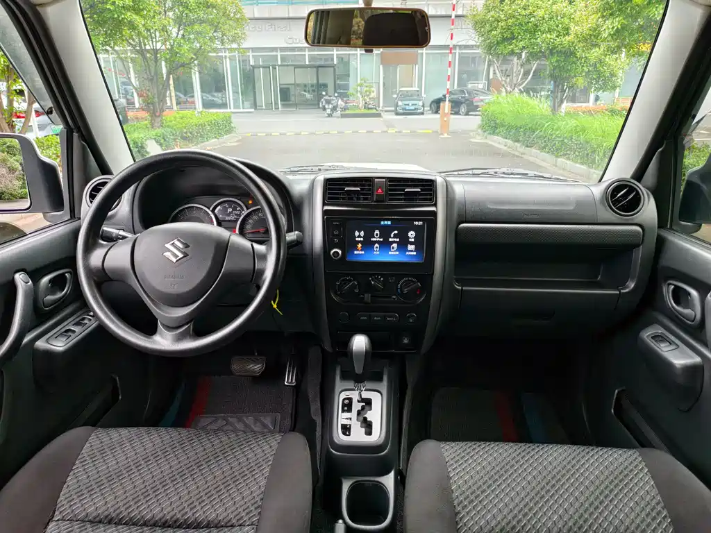 Suzuki Jimny 2018 — фото 13