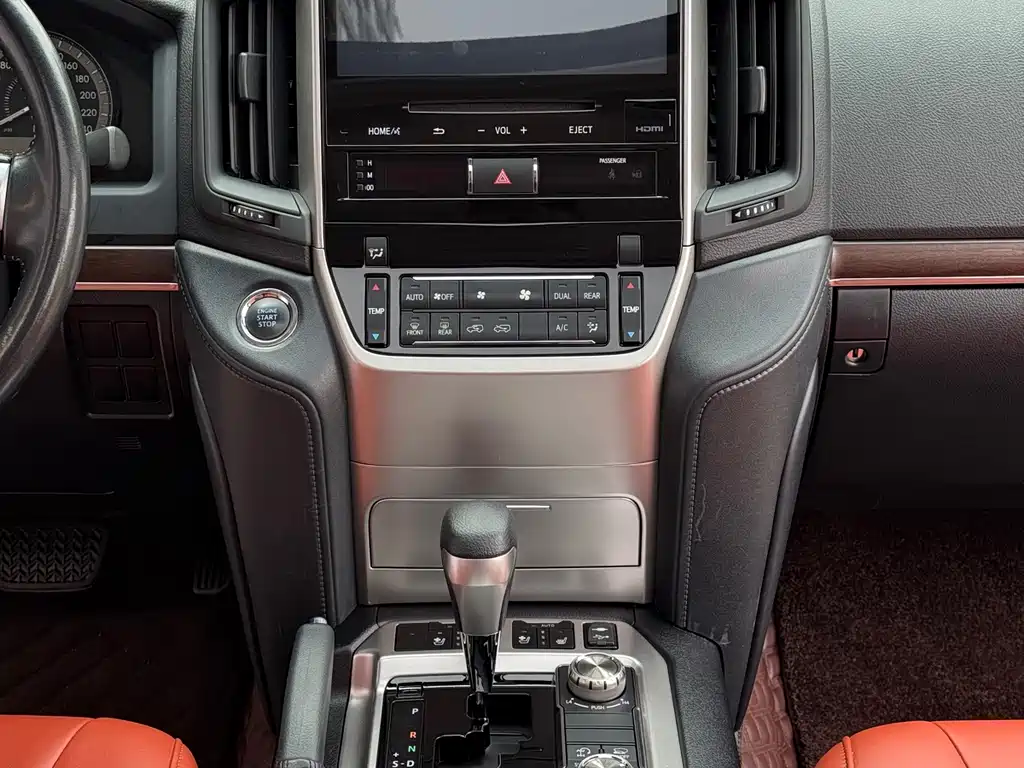 Toyota Land Cruiser 2020 — фото 9