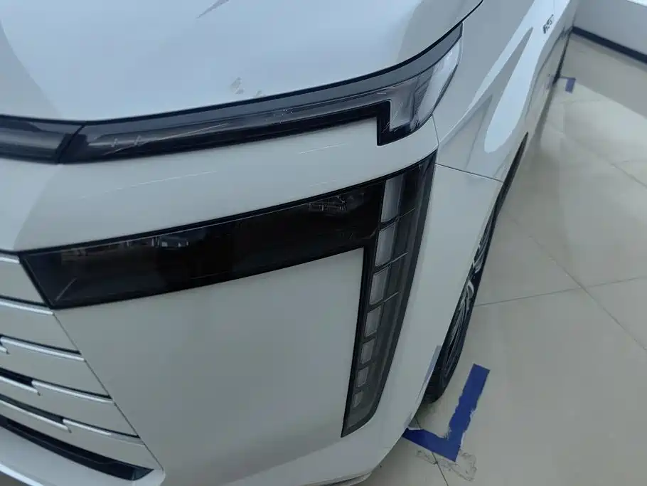 GAC Trumpchi E8 PHEV 2024 — фото 5