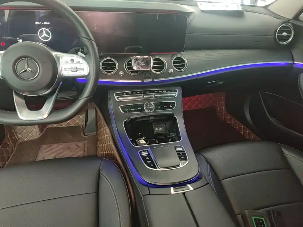 Mercedes-Benz E-Class 2020 — фото 13