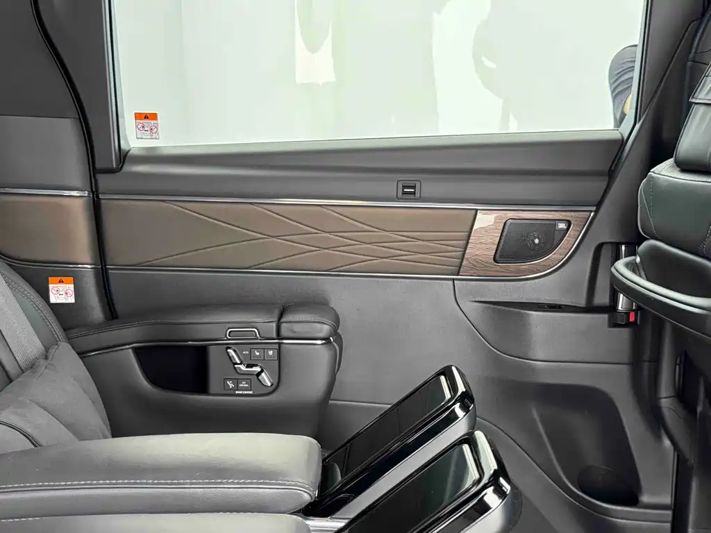 Toyota Vellfire 2025 — фото 25