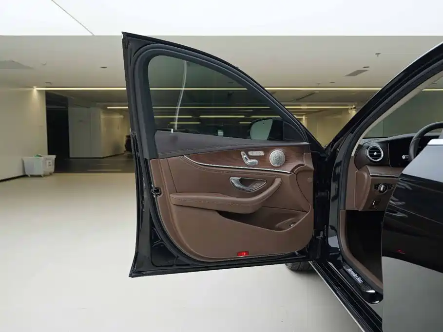Mercedes-Benz E-Class 2022 — фото 16