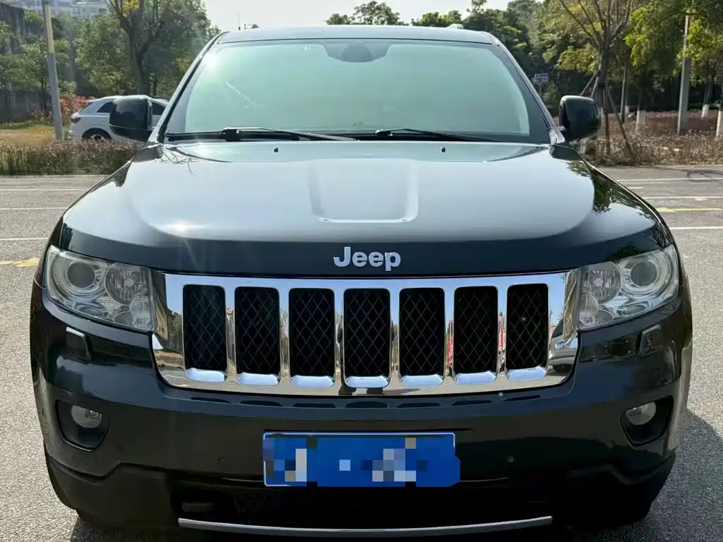 Jeep Grand Cherokee 2011 — фото 2