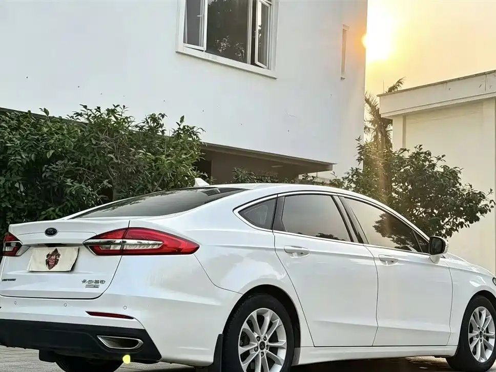 Ford Mondeo 2020 — фото 9