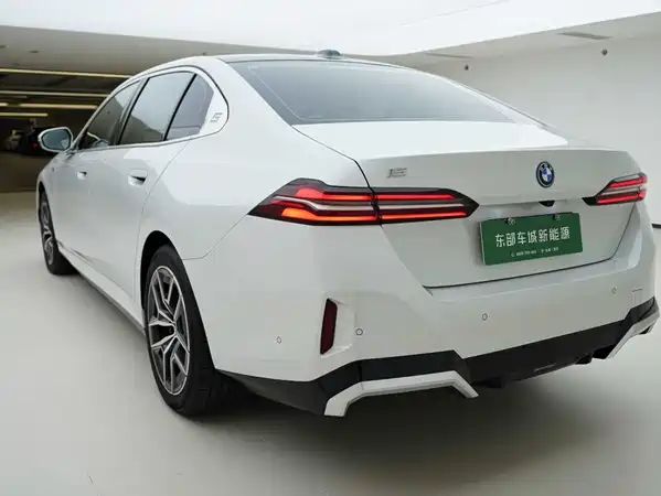 BMW i5 2024