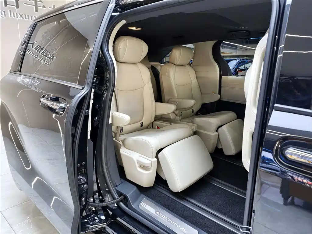 Toyota Sienna 2024 — фото 12