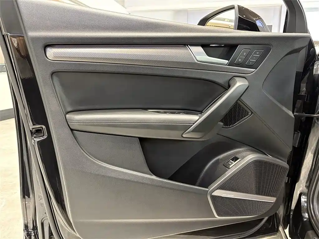 Audi Q5L 2022 — фото 14