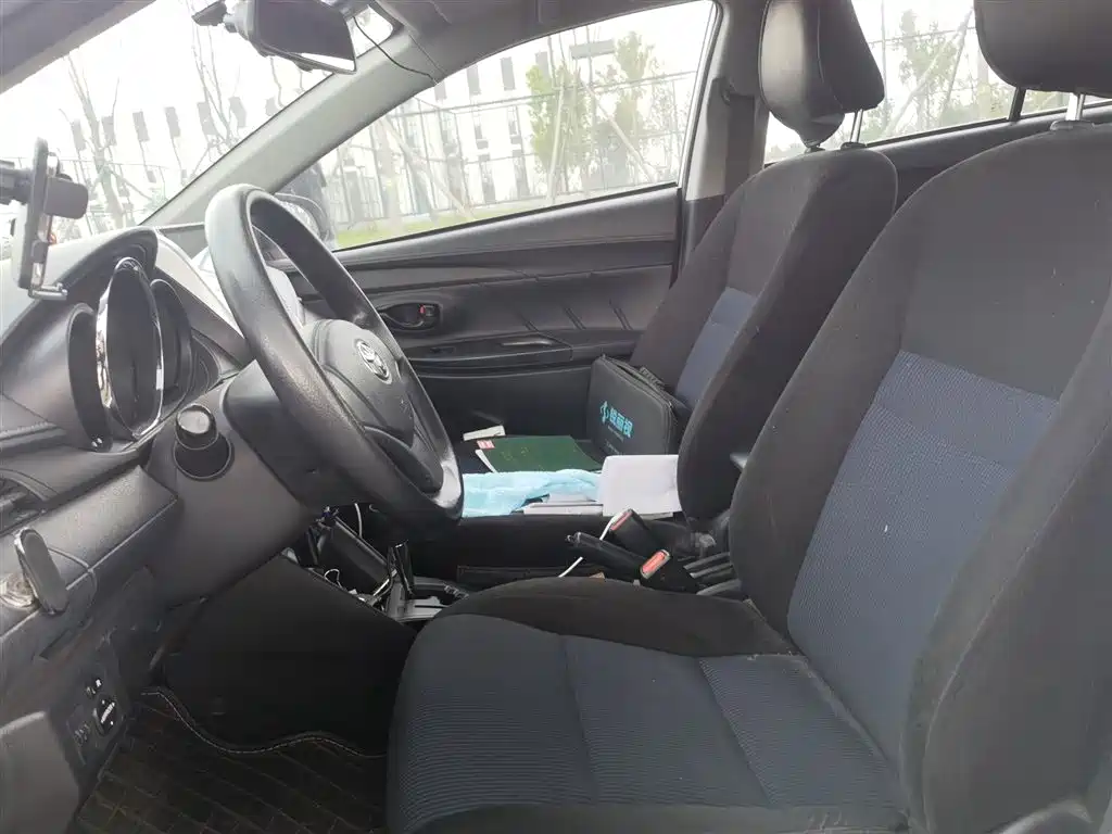 Toyota Yaris L 2019 — фото 16